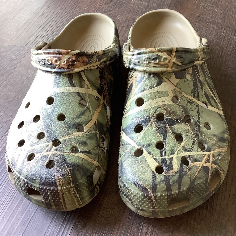 CROCS Camo Clogs Shoes Men's Size 11